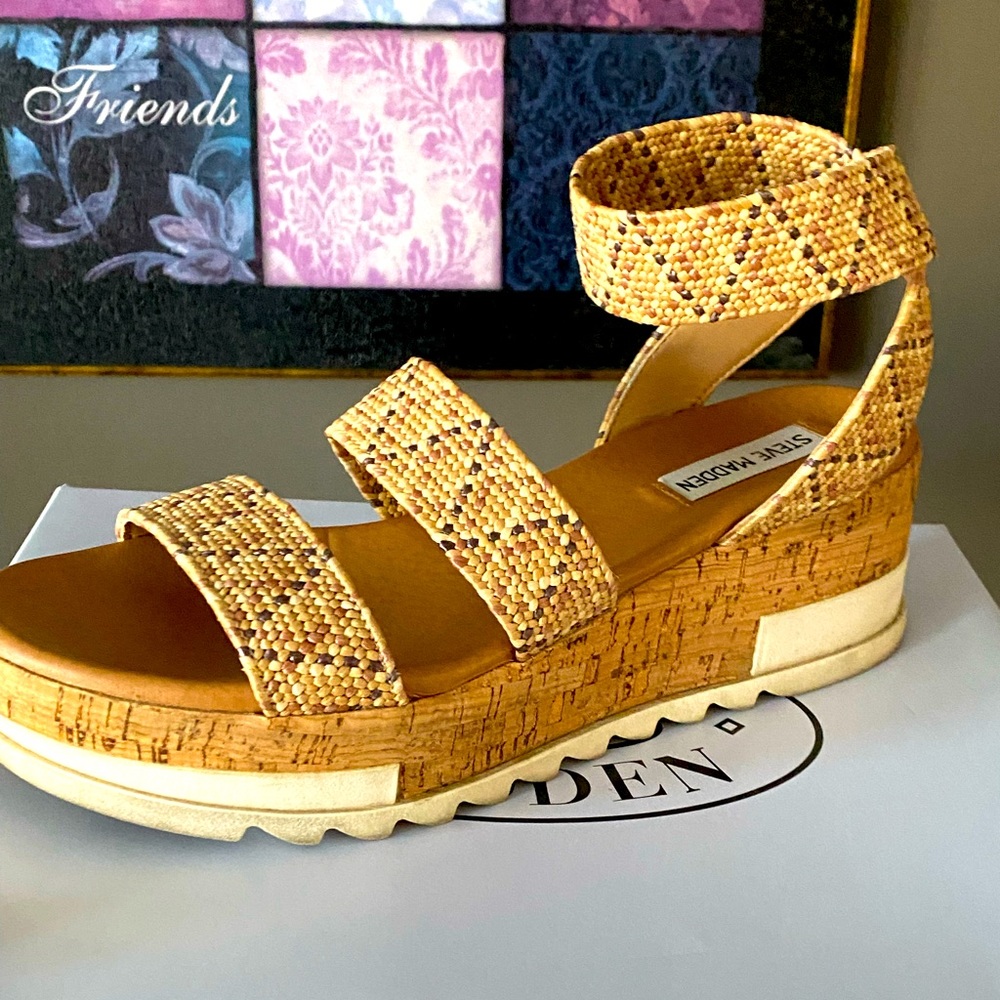 Steve Madden 8.5 platform Bandi Raffia Sandal.